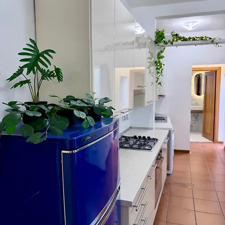 아파트 A Stone's Throw From The Duomo