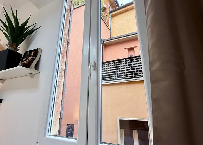 A Stone's Throw From The Duomo Bologna